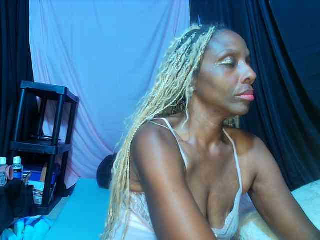 KatieKuada webcam