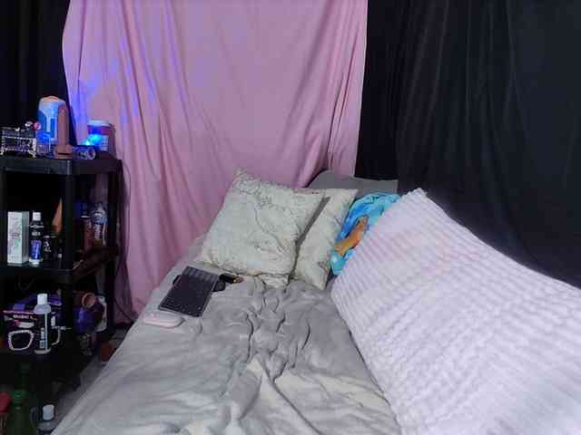 KatieKuada webcam