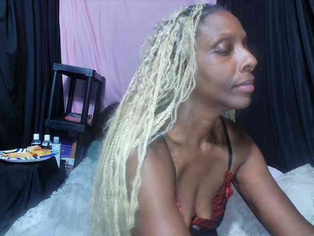 KatieKuada webcam