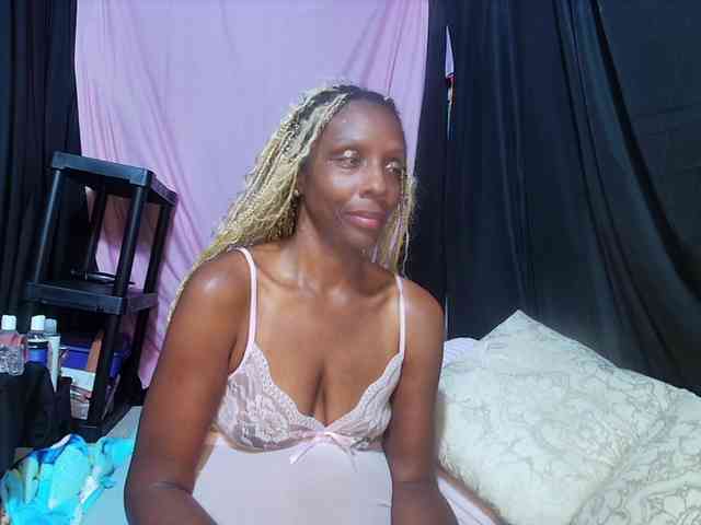 KatieKuada webcam