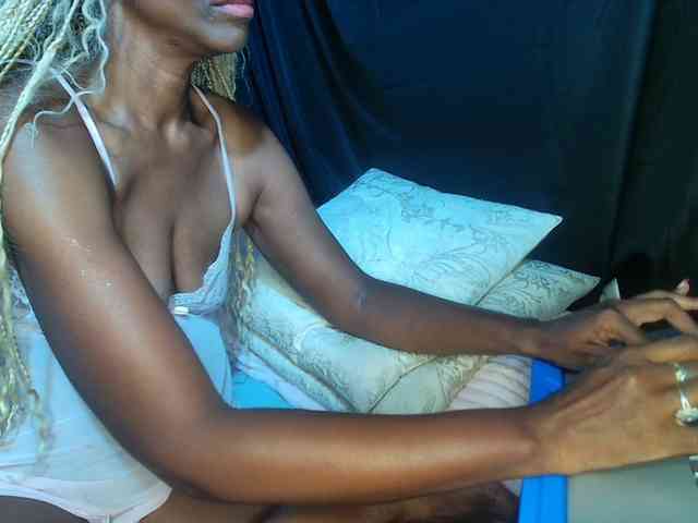KatieKuada webcam
