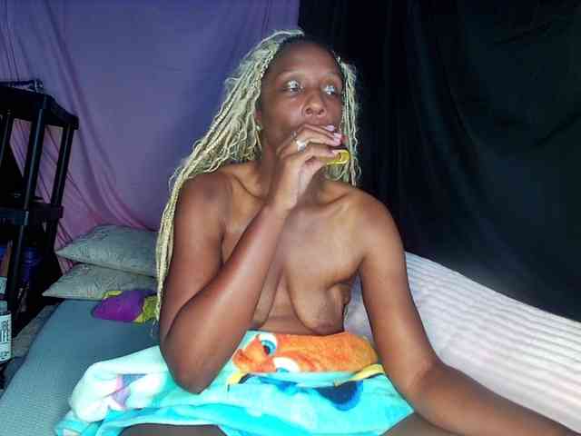 KatieKuada webcam