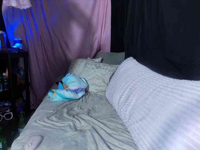 KatieKuada webcam