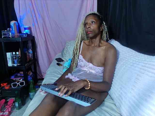 KatieKuada webcam