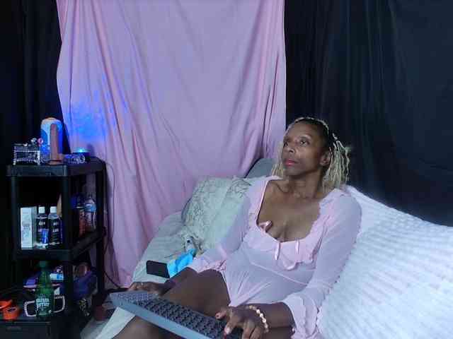 KatieKuada webcam