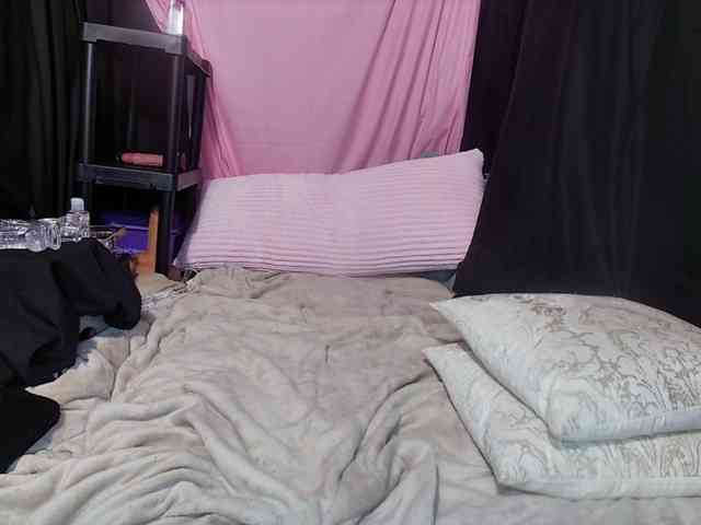KatieKuada webcam