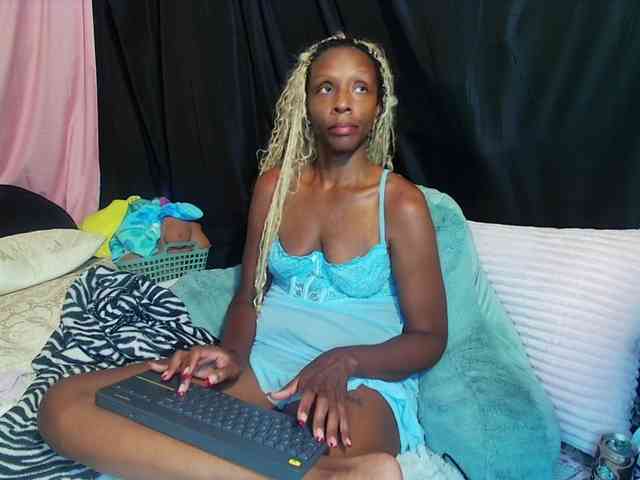 KatieKuada webcam
