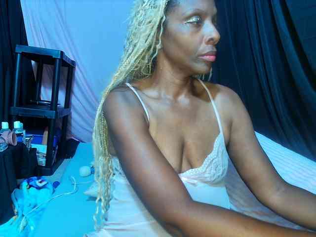 KatieKuada webcam