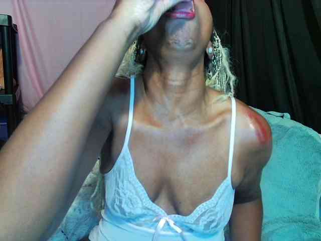 KatieKuada webcam