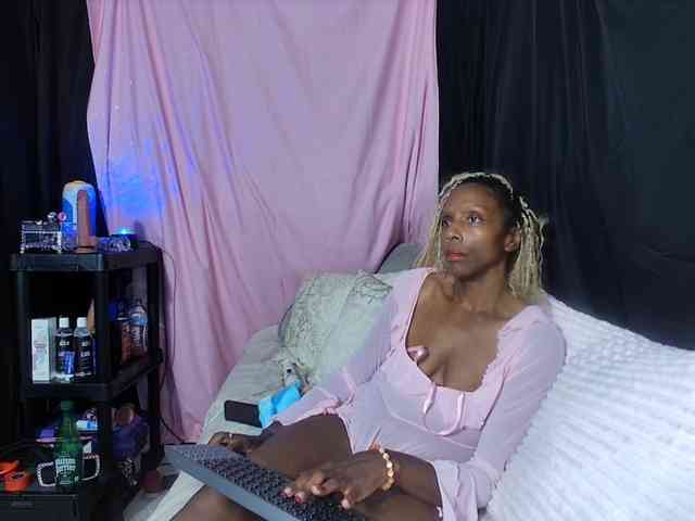KatieKuada webcam