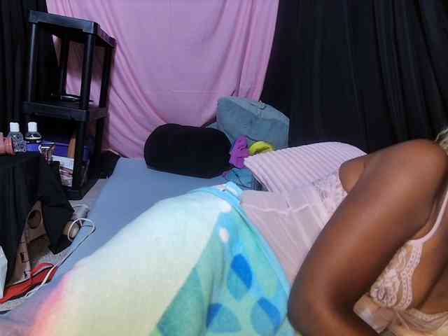 KatieKuada webcam