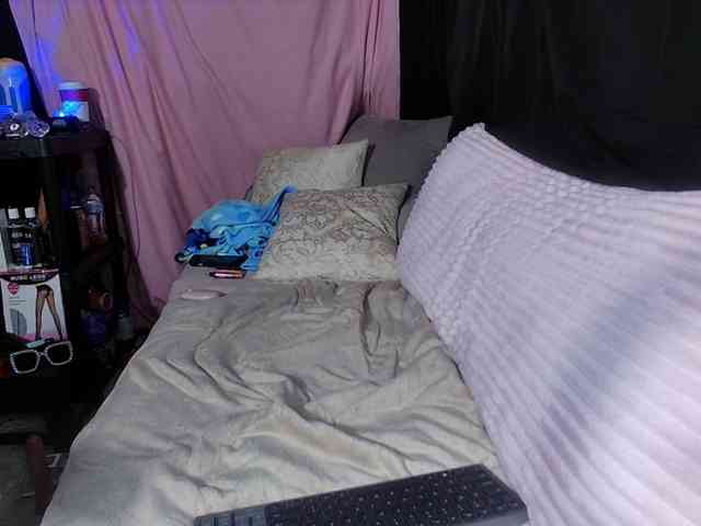 KatieKuada webcam