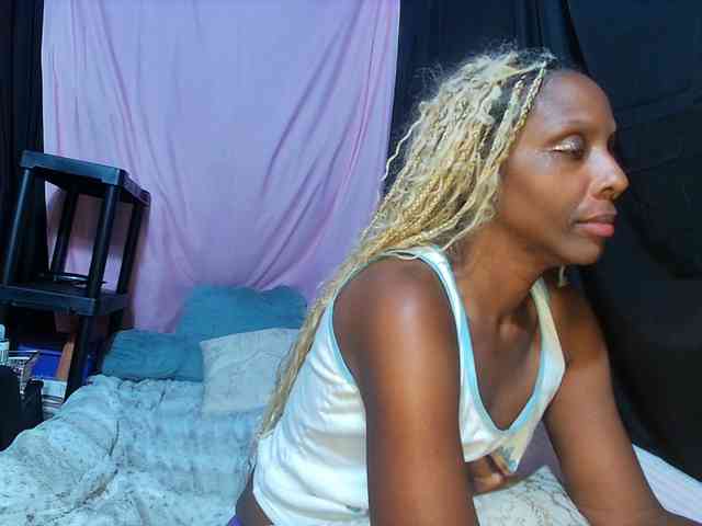 KatieKuada webcam