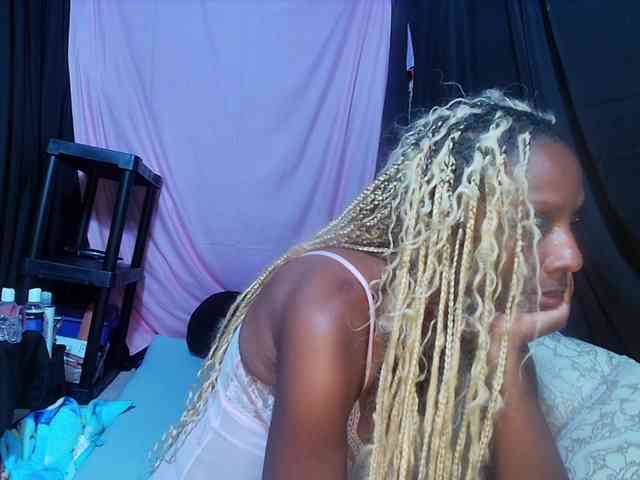 KatieKuada webcam