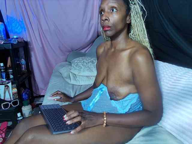 KatieKuada webcam