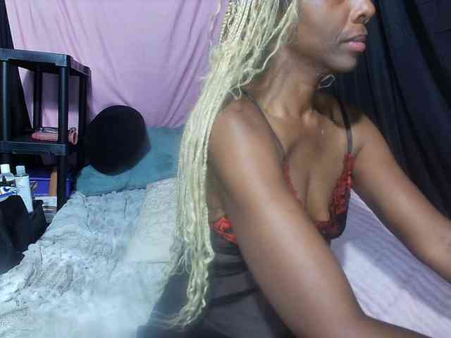 KatieKuada webcam