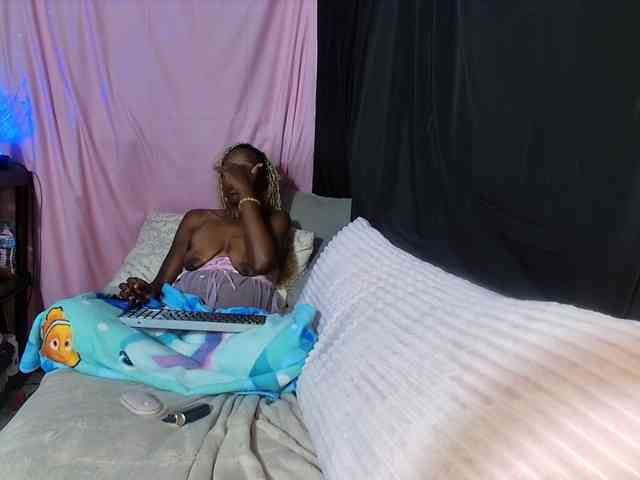 KatieKuada webcam
