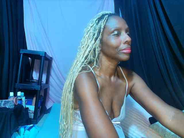 KatieKuada Live Webcam on BongaCams