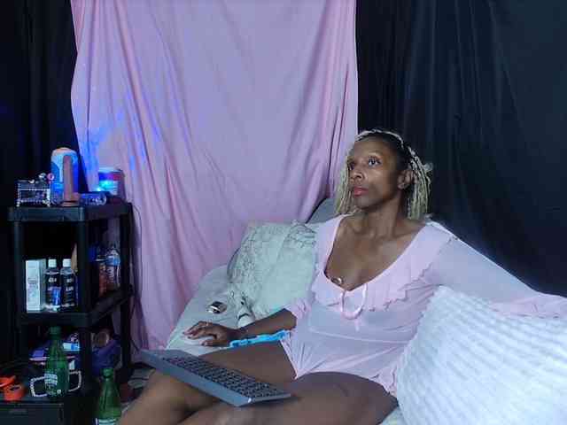 KatieKuada webcam