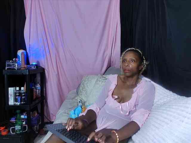 KatieKuada webcam