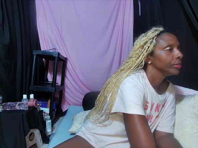 KatieKuada webcam