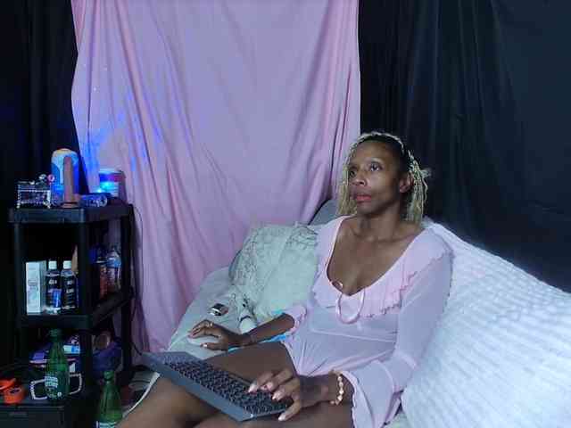 KatieKuada webcam