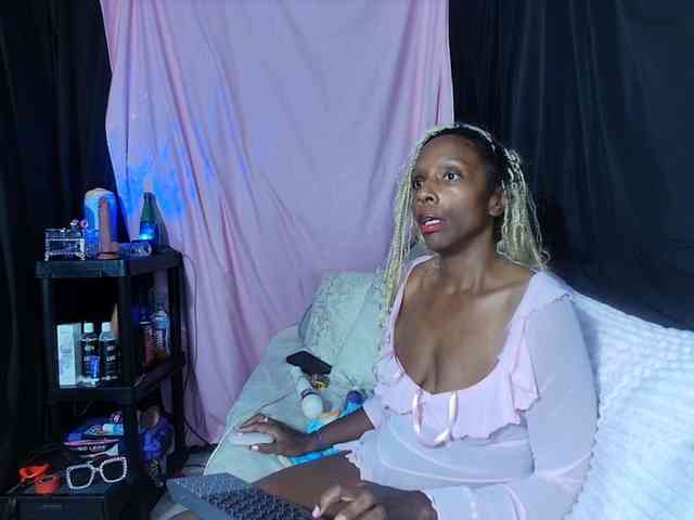 KatieKuada webcam