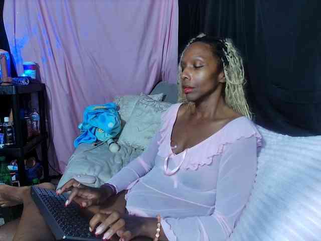 KatieKuada webcam