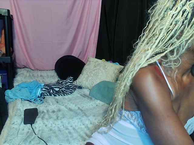 KatieKuada webcam