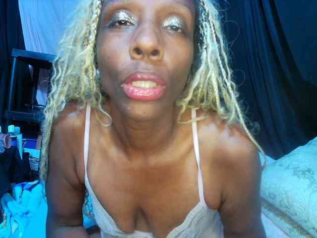 KatieKuada webcam