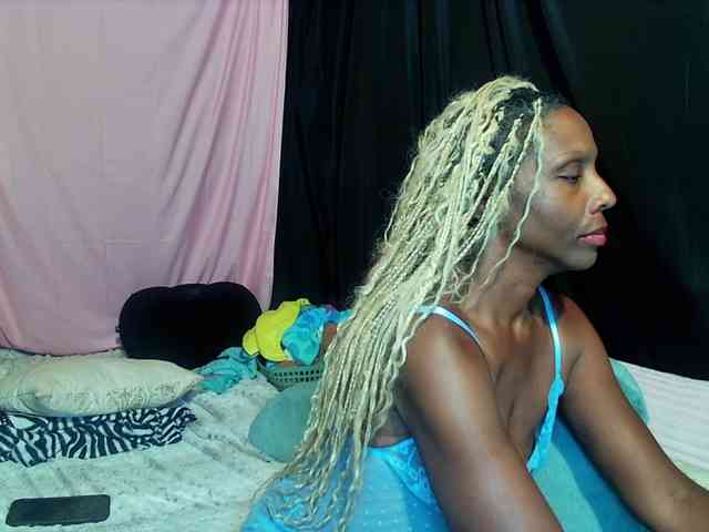 KatieKuada webcam