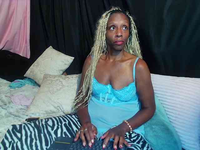 KatieKuada webcam