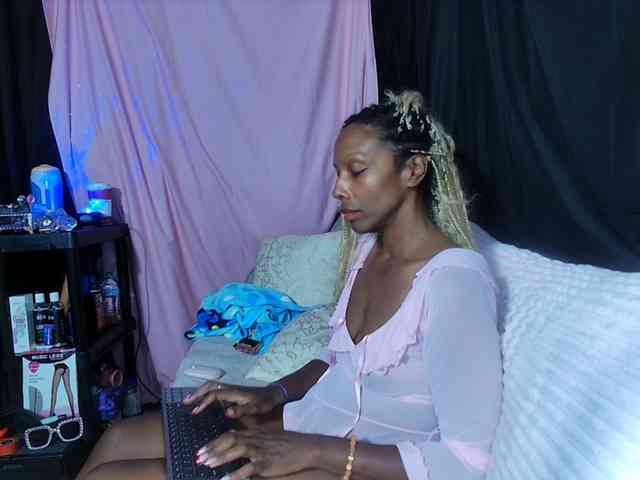 KatieKuada webcam