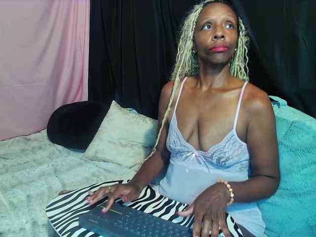 KatieKuada webcam
