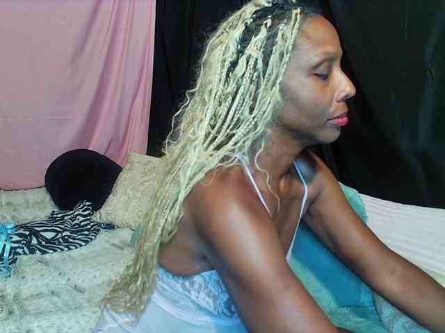 KatieKuada webcam