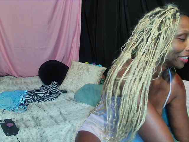 KatieKuada webcam
