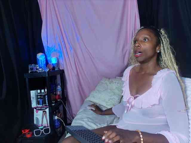 KatieKuada webcam