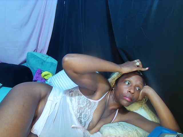 KatieKuada webcam