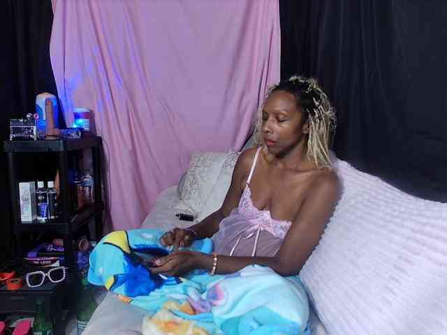 KatieKuada webcam
