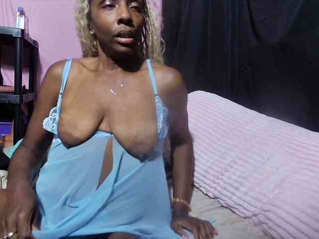 KatieKuada webcam