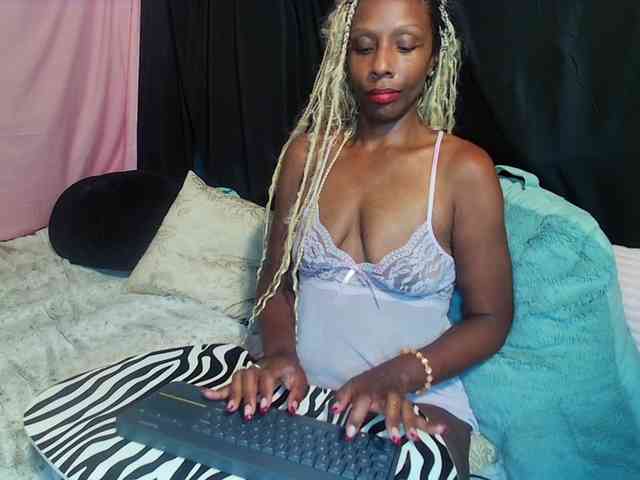 KatieKuada webcam