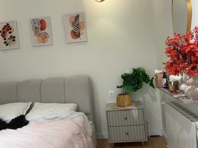 KellyAndJulie live cam on BongaCams