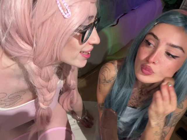 KellyAndJulie live cam on BongaCams