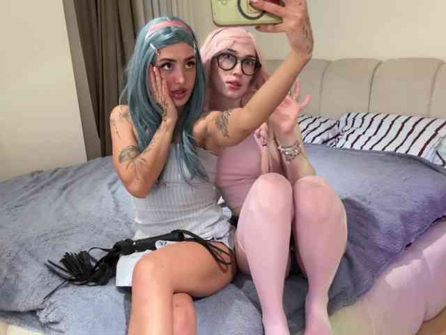 Model: KellyAndJulie