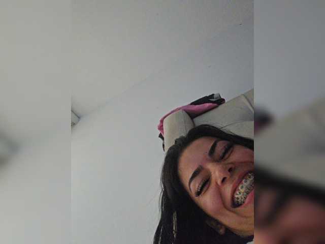 Estefani-R live cam on BongaCams