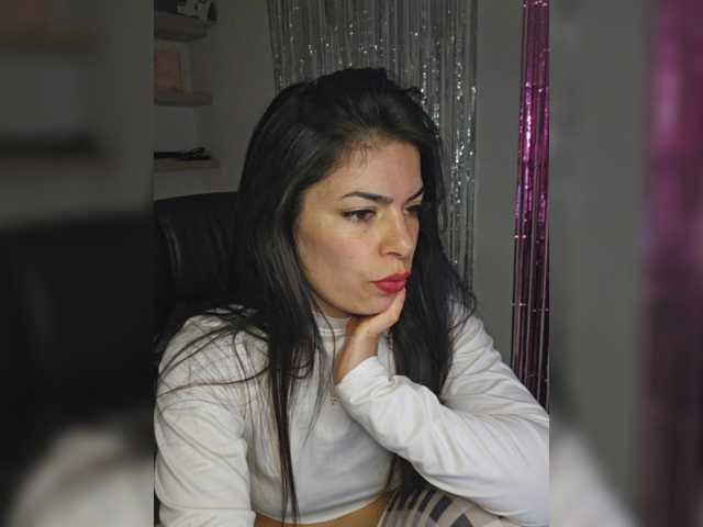Estefani-R live cam on BongaCams