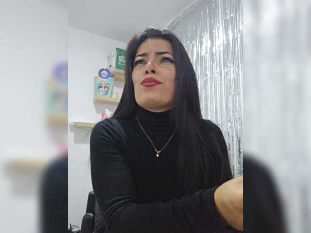 Estefani-R live cam on BongaCams