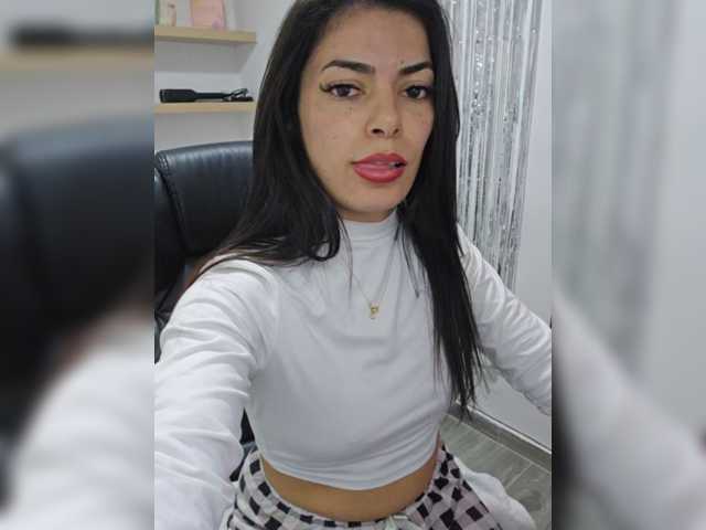 Estefani-R live cam on BongaCams