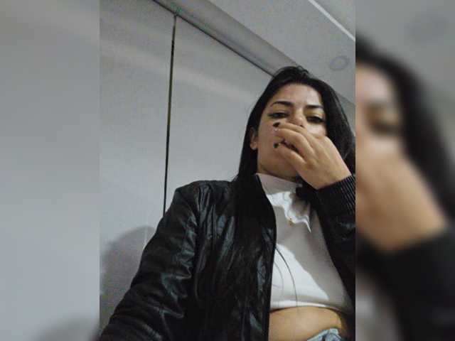 Estefani-R live cam on BongaCams