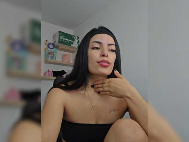 Estefani-R, 25 y/o - Live Cam on BongaCams